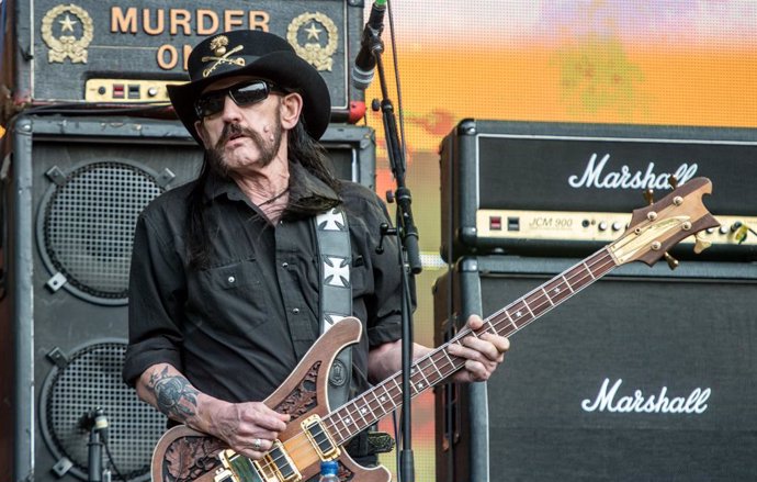 Lemmy Kilmister de Motrhead en concierto en Suecia en 2014