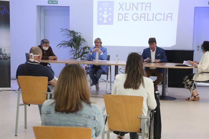 Rosa Quintana presenta ayudas al sector del mar