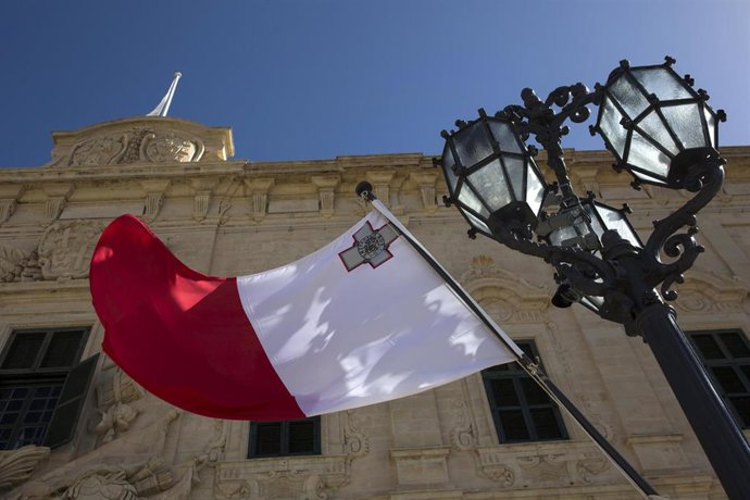 Bandera de Malta en La Valeta