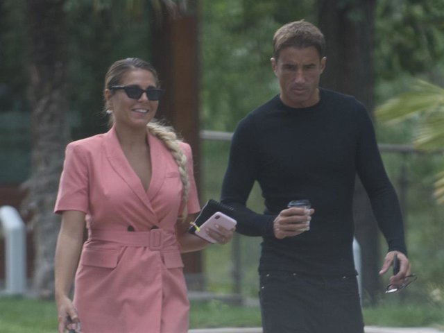 IVANA ICARDI Y HUGO SIERRA SALEN DE COMER JUNTOS