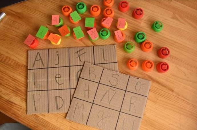 Manualidades educativas para niños: Bingo de letras. A partir de 4 años.