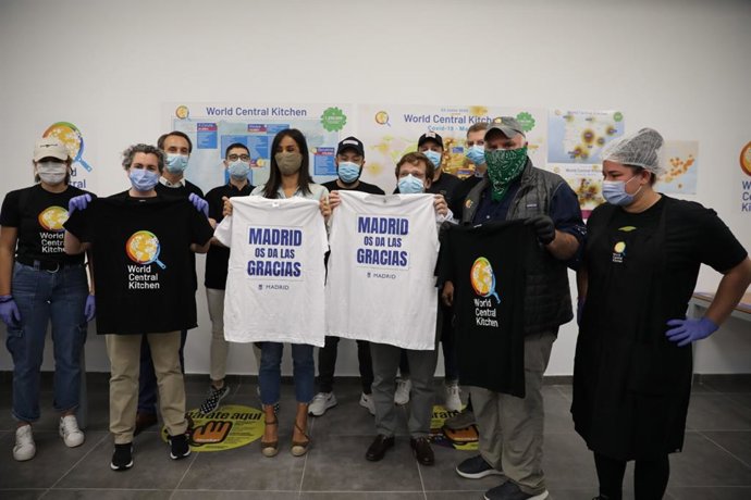 El alcalde de Madrid, José Luis Martínez-Almeida, junto a la vicealcaldesa, Begoña Villacís, y el delegado Pepe Aniorte, visita la Escuela de Hostelería de Santa Eugenia.