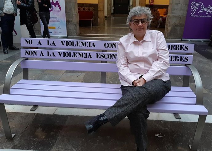 La alcaldesa de Gijón, Ana González (PSOE), antes de asistir a un acto del Día Internacional sobre la violencia contra las mujeres en 2019