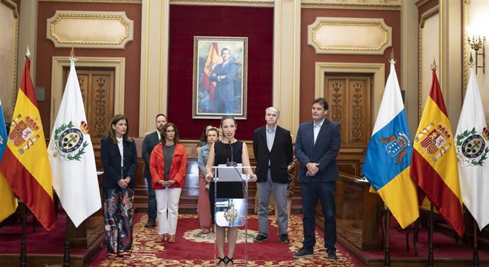 La alcaldesa de Santa Cruz de Tenerife, Patricia Hernández, en la rueda de prensa en la que anuncia el acuerdo de devolución del dinero de Las Teresitas