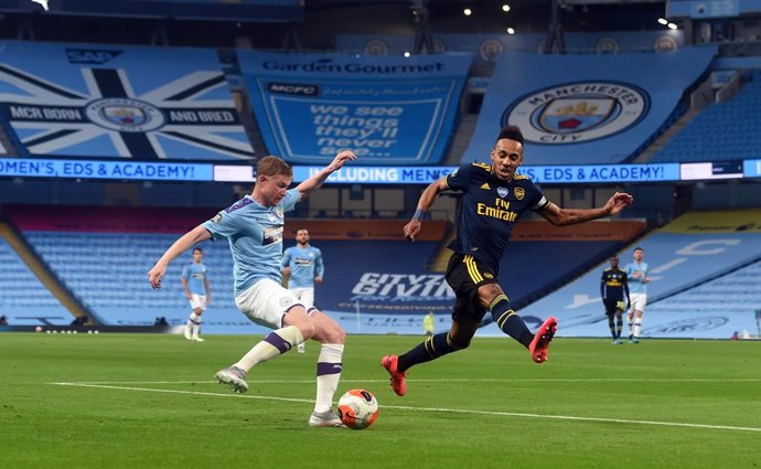 Fútbol/Premier.- (Crónica) El Manchester City golea al Arsenal en la vuelta de l