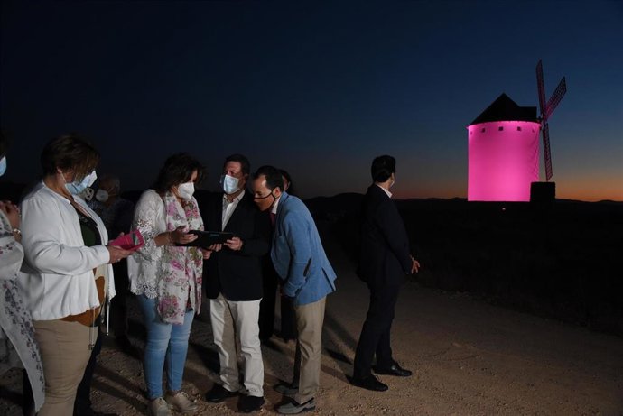 Inauguración de la iluminación de los molinos de Herencia
