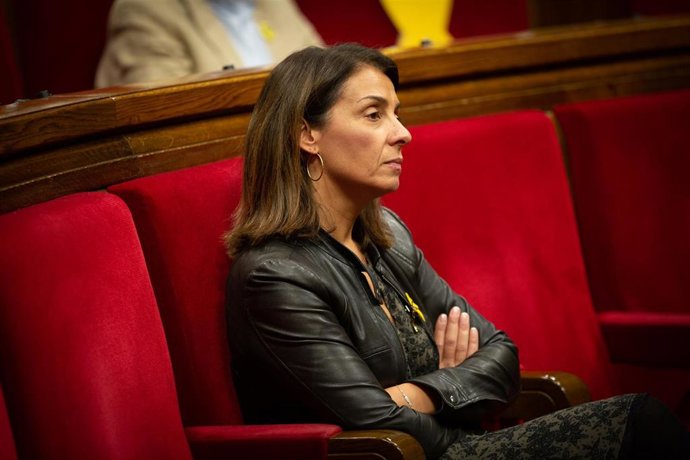 La consellera de la Presidencia y portavoz del Gobierno, Meritxell Budó en su escaño durante una sesión plenaria del Parlament, en Barcelona /Catalunya (España), a 13 de noviembre de 2019.