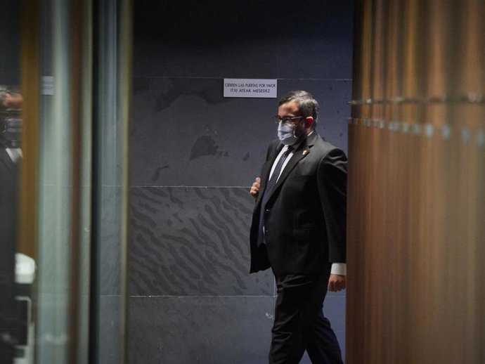 El vicepresidente primero del Gobierno de Navarra, Javier Remírez, a su llegada a una sesión plenaria en el Parlamento de Navarra, en Pamplona, Navarra (España) a 4 de junio de 2020.