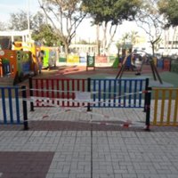 Sancionado en Málaga por el desprecinto y uso de un parque infantil