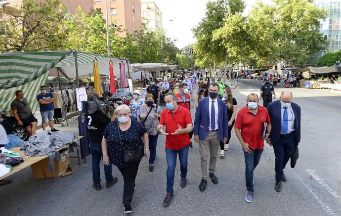 El alcalde de Murcia supervisa la reapertura del mercado de la Fama