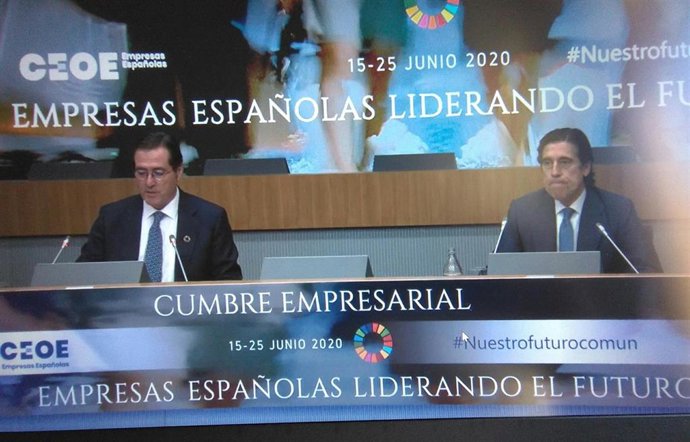 El presidente de Sacyr, Manuel Manrique, interviene en la cumbre empresarial de la CEOE