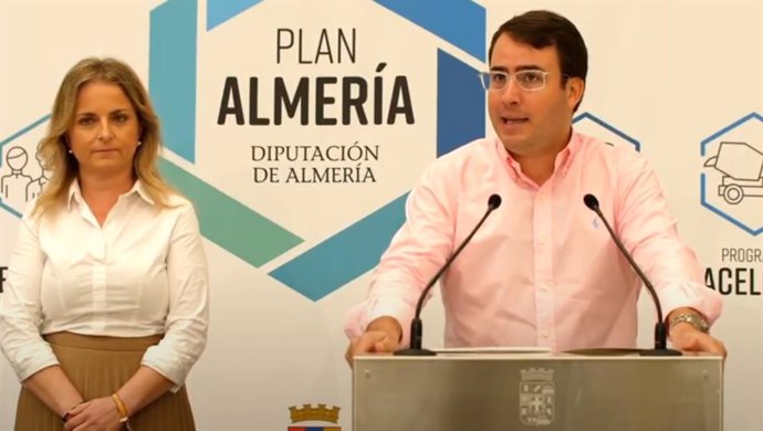 La diputada provincial de Deportes, María Luisa Cruz, y el diputado provincial de Turismo, Fernando Giménez
