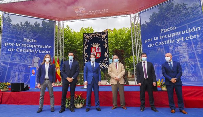 Firma del Pacto por la Recuperación Económica, el Empleo y la Cohesión Social en Castilla y León, en la sede de la Junta de Castilla y León, Valladolid, Castilla y León (España), a 17 de junio de 2020.