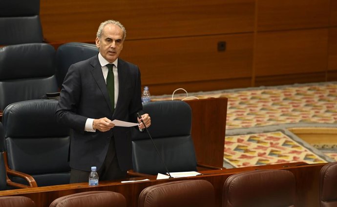 Foto recurso del consejero de Sanidad de la Comunidad de Madrid, Enrique Ruiz Escudero, interviene durante un sesión plenaria en la Asamblea de Madrid.