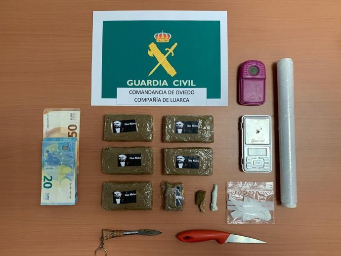 Efectos intervenidos por la guardia Civil en un control policial.