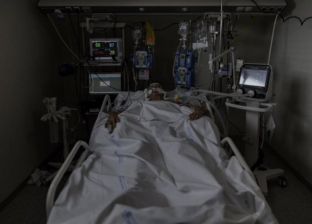 Situación de un paciente ingresado en la Unidad de Cuidados Intensivos del Hospital Infanta Sofía en San Sebastián de los Reyes (Madrid) donde el responsable de la UCI del centro, Ángel González Gallego, ha señalado que "sí el funcionamiento normal de la 