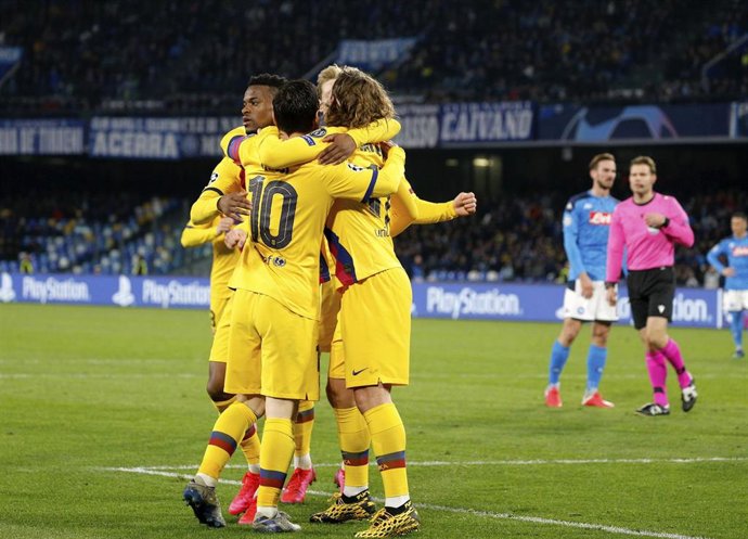 25 February 2020: Barcelona's Antoine Griezmann (R) celebrates with his teammates after scoring his side's first goal of the game during the UEFA Champions League round of 16 first leg soccer match between Napoli vs Barcelona at San Paolo Stadium