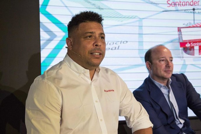 Ronaldo Nazario en un acto de Banco Santander