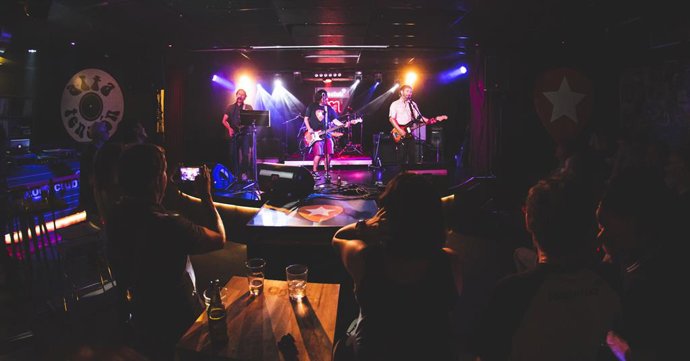 Actuación en la sala Loco Club de Valncia