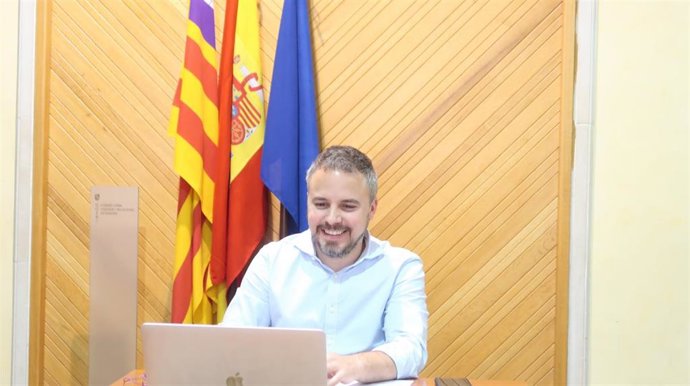 El director general de Relaciones Exteriores, Antoni Vicens, durante la Comisión de Recursos Naturales por videoconferencia
