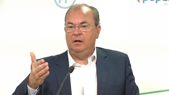 El presidente del PP extremeño, José Antonio Monago, en rueda de prensa