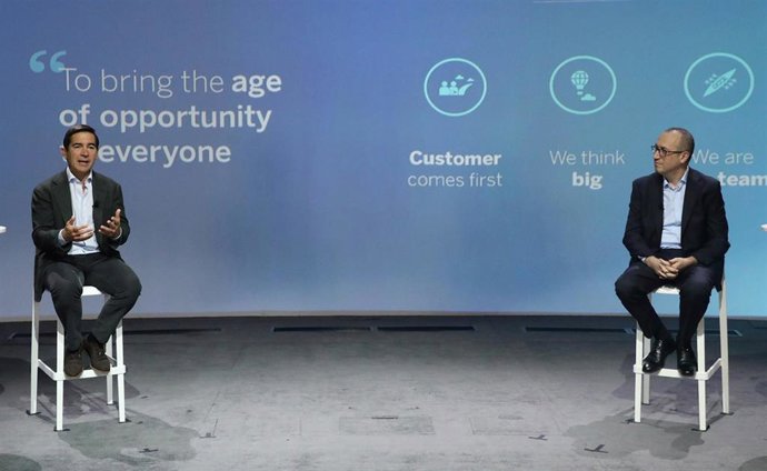 El presidente de BBVA ha participado junto al consejero delegado, Onur Gen, en un encuentro con empleados desde la Ciudad BBVA en Madrid.