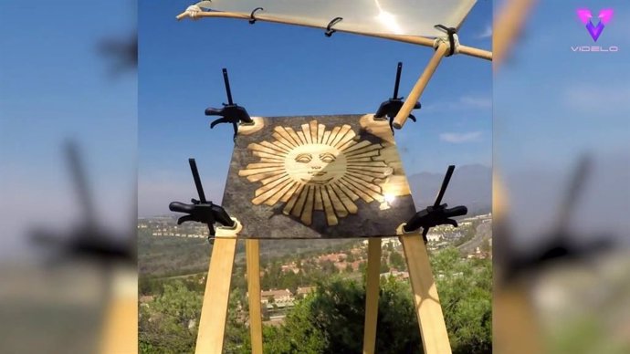 El artista Michael Papadakis necesita de una lupa, un trozo de madera y el sol como guía para hacer increíbles retratos