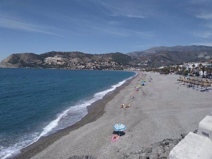 Playa de Almuñécar en una imagen de archivo.