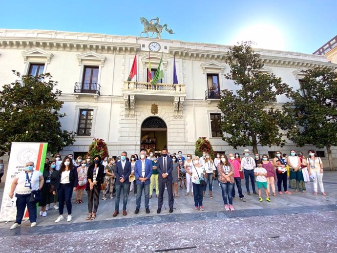 Guías turísticos de Granada homenajean con visitas guiadas gratuitas a sanitarios y trabajadores esenciales