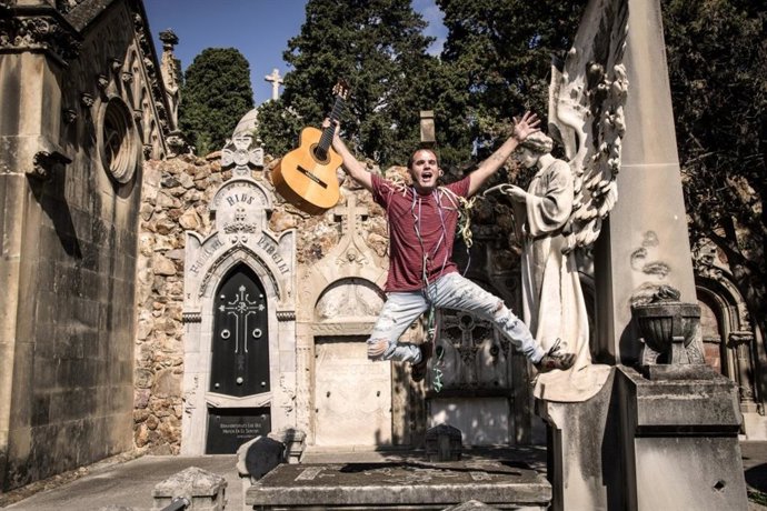 El cantautor catalán Cesk Freixas participará en el Festival Espurnes de este año dentro de un concierto triple de homenaje a Ovidi Montllor