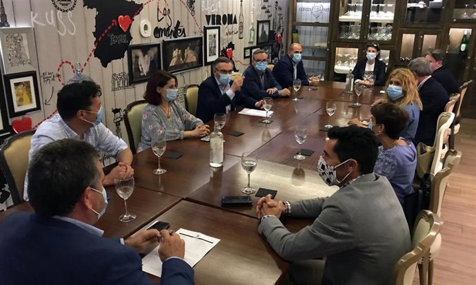 El presidente del PP regional, Luis María Beamonte, ha presidido la reunión con los populares turolenses.