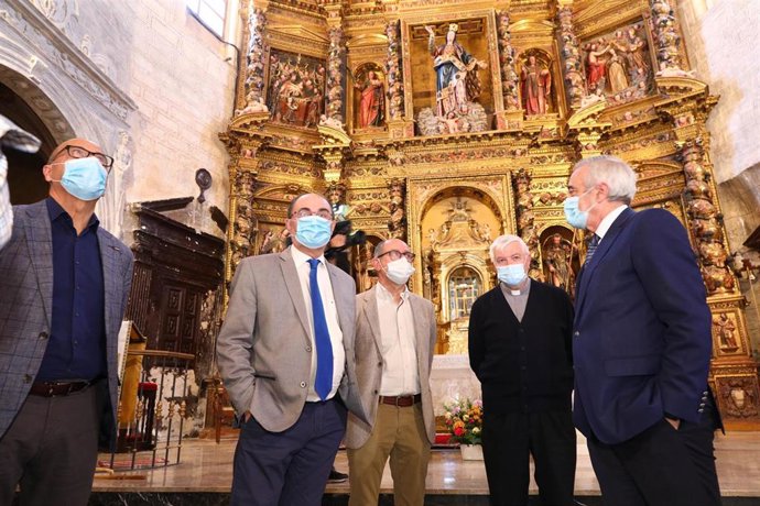 El Presidente de Aragón visita la restauración de la iglesia Santa María de Ateca.