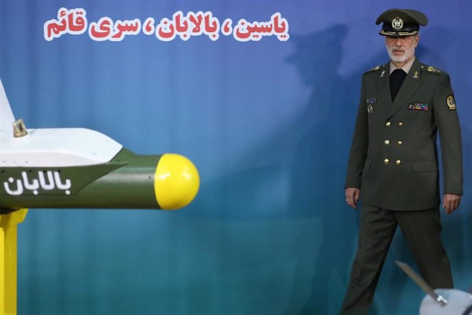 El ministro de Defensa de Irán, Amir Hatami, durante la presentación de un nuevo tipo de misil desarrollado en el país