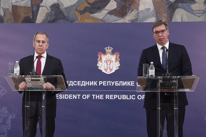 Balcanes.- Lavrov se reúne con Vucic en Belgrado y critica a la UE por "autoaisl