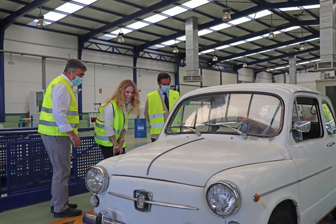 Visita de la delegada de la Junta, Ana Mestre, a la estación de ITV de Jerez