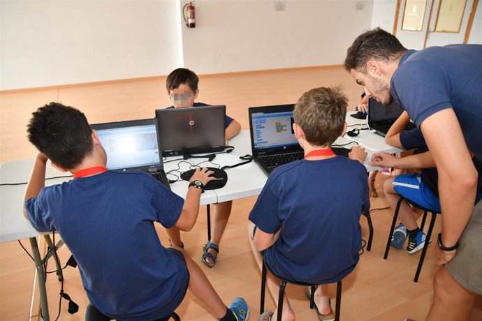 Uno de los campus de verano 'Innova' que oferta el Ayuntamiento de Tomares para ayudar a conciliar vida laboral y familiar desde el lunes