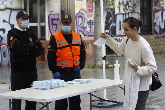 Reparto de mascarillas en Baleares.