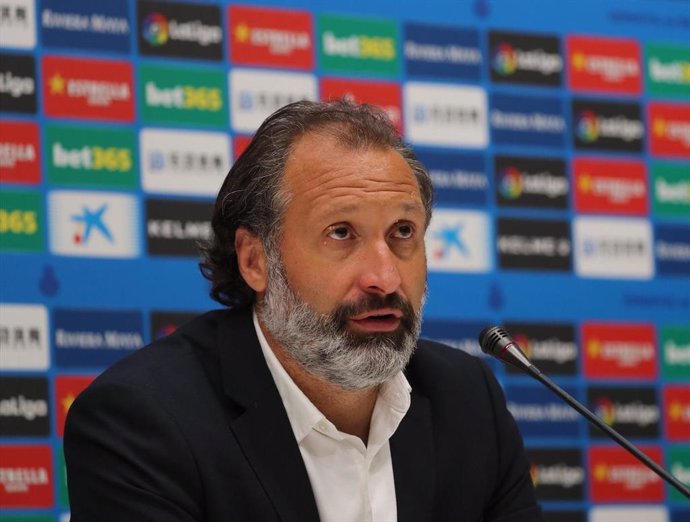 El director de fútbol profesional del RCD Espanyol, Rufete, en rueda de prensa