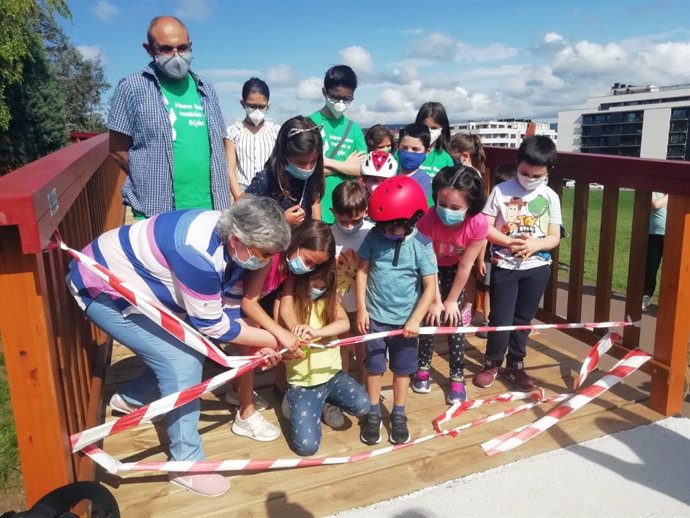 Inauguración de la pasarela del barrio gijonés de Nuevo Roces