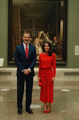 AM- Rey lanza un mensaje de "confianza en el futuro" al presentar con Gobierno y