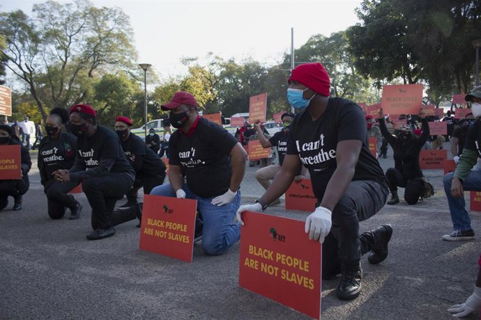 Manifestación en Pretoria, Sudáfrica, por la muerte de George Floyd a manos de la Policía de Mineápolis, Estados Unidos.