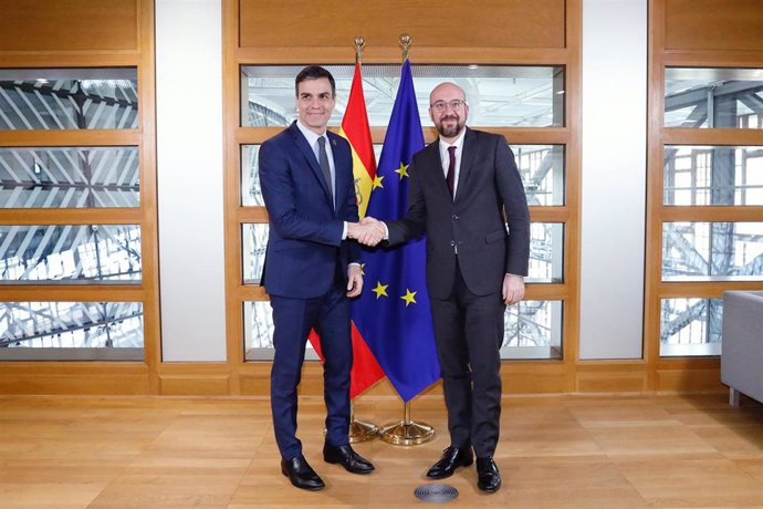 05 February 2020, Belgium, Brussels: President of the European Council Charles Michel (R) shakes hands with Spanish Prime Minister Pedro Sanchez ahead of their meeting at the European Council. Photo: Dario Pignatelli/EU Council/dpa - ATTENTION: editoria