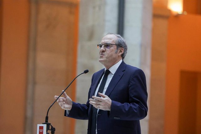 El portavoz del grupo parlamentario del PSOE, Ángel Gabilondo, ofrece una rueda de prensa tras su reunión con la presidenta de la Comunidad de Madrid, Isabel Díaz Ayuso.