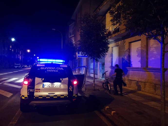 Interceptado un joven ciclista que triplicó la tasa máxima de alcohol permitida tras circular en zigzag en Verín .