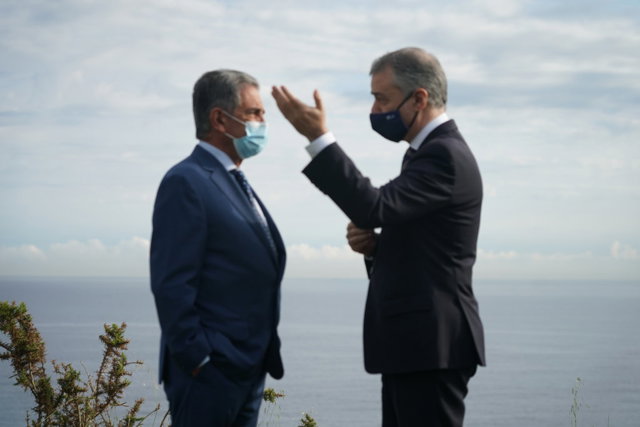 Encuentro entre el Lehendakari, Iñigo Urkullu, y el presidente de Cantabria, Miguel Ángel Revilla