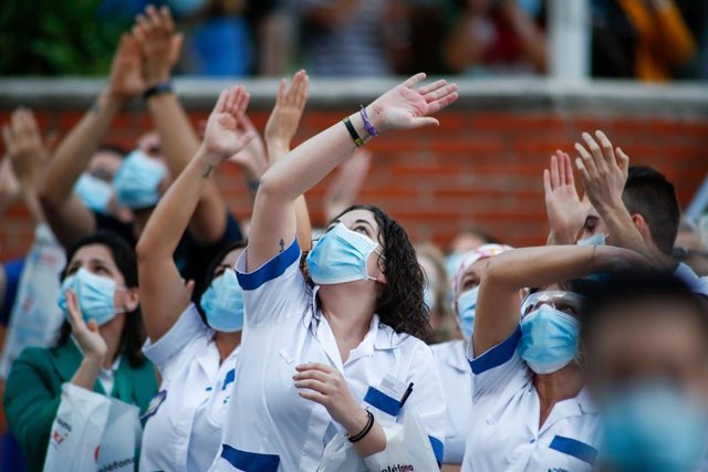 Varios de los trabajadores del Hospital Fundación Jiménez Díaz de Madrid 