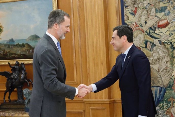 Felipe VI recibe en audiencia a Juanma Moreno en el Palacio de la Zarzuela (Foto de archivo).