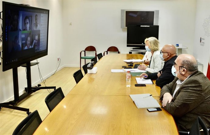 La consejera de Educación, Marina Lombó, analiza con los centros de Educación Especial sus necesidades específicas para la vuelta a las aulas