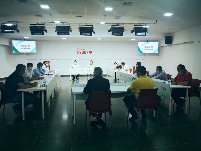 Reunión del PSOE con la Plataforma en Defenda de los Regantes del Condado.