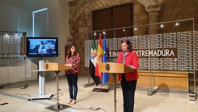 La vicepresidenta de la Junta, Pilar Blanco-Morales, y la portavoz, Isabel Gil Rosiña, en rueda de prensa